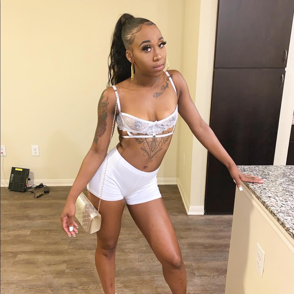 2 piece lace Bralet set ! Size Xs but can fit a S
